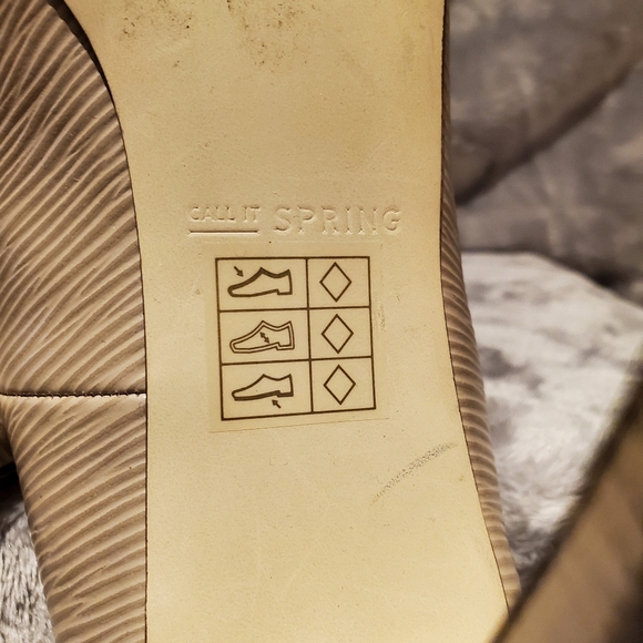 Call It Spring Tan Textured Pumps 📦 - Picture 7 of 7